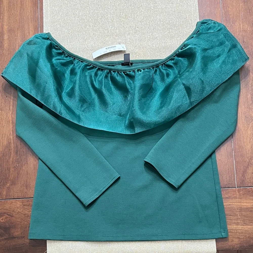 ❤️ J Crew Emerald Off-Shoulder Top